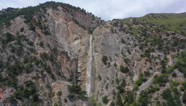 Ünlü şelale 10 günde kurudu