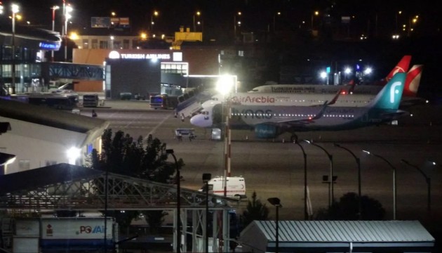 Uçak acil iniş yaptı! Bakanlıktan açıklama