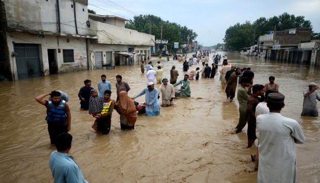 Pakistan'da muson yağmurlarından ölü sayısı 1033'e çıktı!