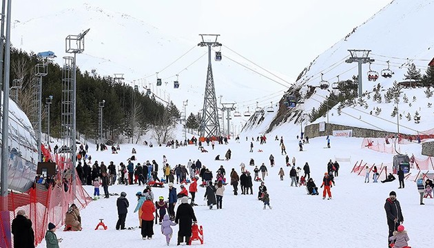 Palandöken'de bayram yoğunluğu