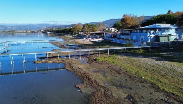 İznik Gölü'nde korkutan görüntü