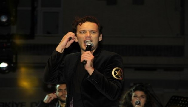 Şarkıcı Edis hakkında karar