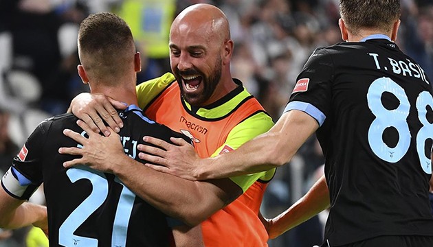 Tecrübeli kaleci Reina'dan kariyer kararı