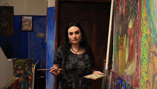 Evini sanat galerisine dönüştürdü