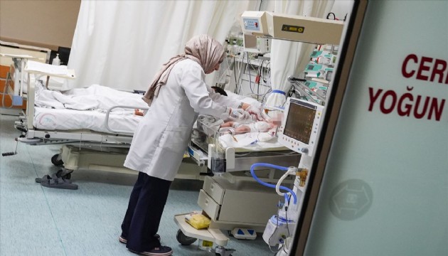 Reyhan hemşire 26 yıldır çocuklara şevkatle hizmet ediyor