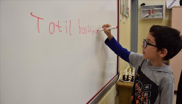 Öğrencilerin tatil heyecanı başladı