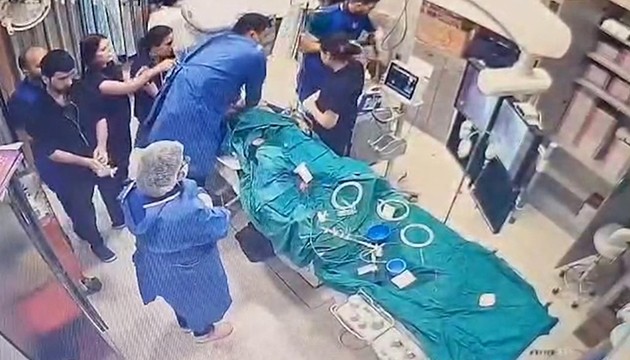 Hastane önünde kalp krizi geçirdi!