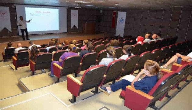 Sağlık çalışanlarına etkili iletişim konulu eğitim verildi