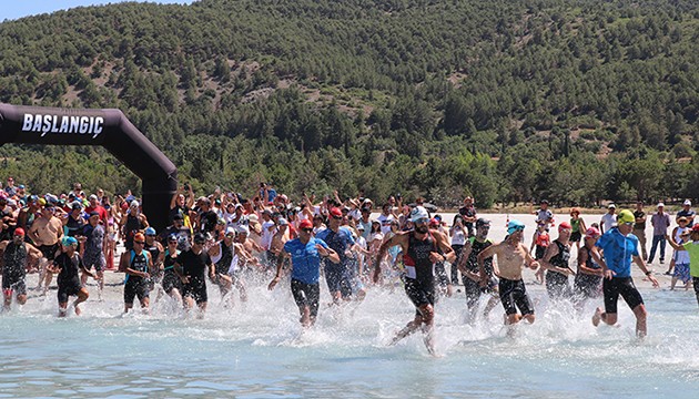Salda Gölü'nde triatlon heyecanı