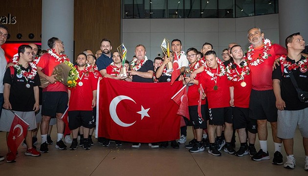 Özel sporcular yurda döndü