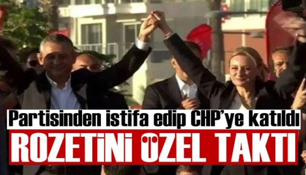 Bir milletvekili CHP'ye geçti: Rozeti Özel taktı