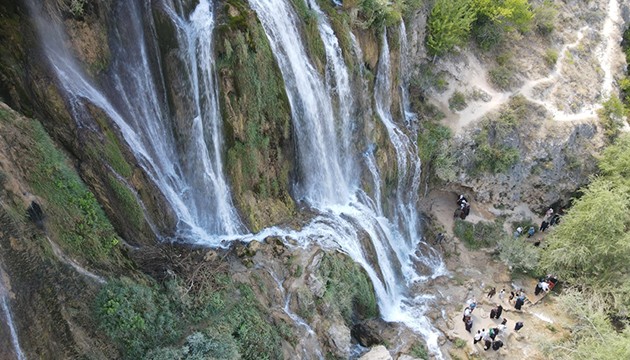 Sıcaktan bunalanlar Girvelik'e akın ediyor