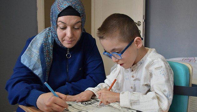 Hayatını serebral palsili oğluna adadı