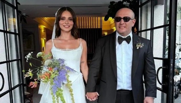 Ünlü çiftin bebek sevinci!