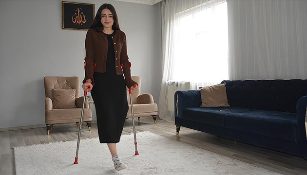 Hayali protez bacakla yürümek