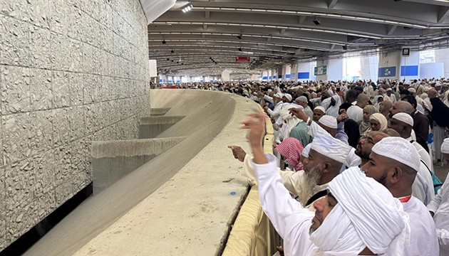 Hacılar, şeytan taşladı