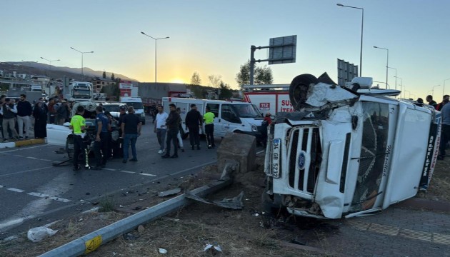 Sivas'ta kaza: 15 tarım işçisi yaralandı