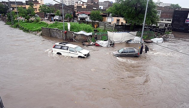 İki ülkede sel uyarıları yapıldı