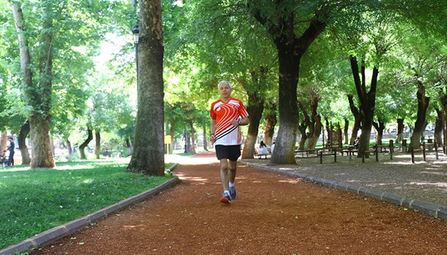 16 yıldır her sabah güne sporla başlıyor