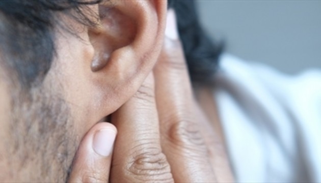 Genç adam kulak ağrısından öldü