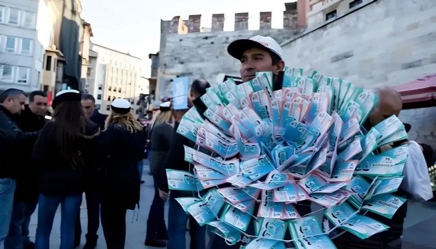 Cami önlerinde bilet satışı yasaklandı