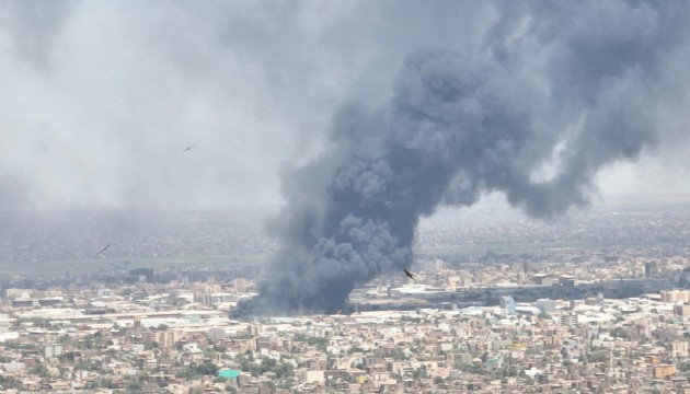 Sudan'da çatışan taraflar Suudi Arabistan'da masaya oturacak