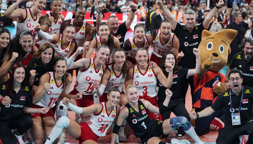 Avrupa Şampiyonu Filenin Sultanları manşetlerde | Spor manşetleri