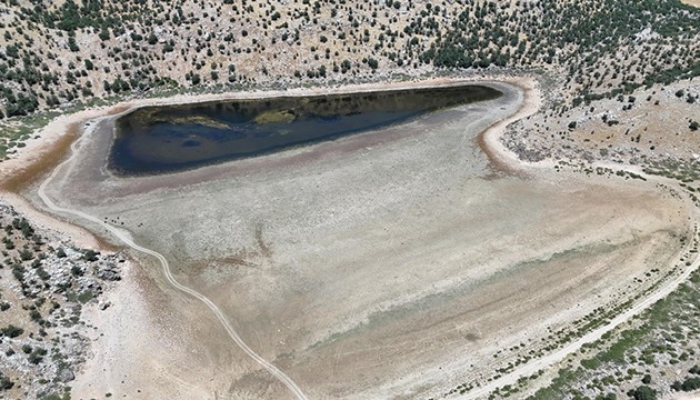 Sülüklü göl kuruyor