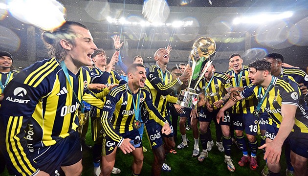 Siyasilerden Fenerbahçe'ye tebrik