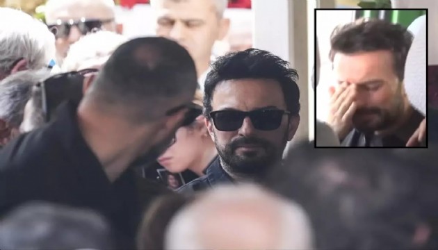 Törende kendini tutan Tarkan, cenaze aracında gözyaşlarına boğuldu