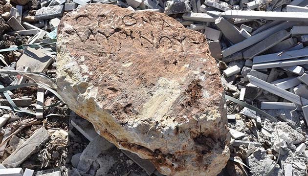 Altyapı kazısı sırasında Roma dönemine ait sınır taşı bulundu