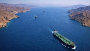 İran Hürmüz'de tanker vurdu