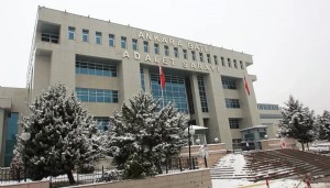 Adliye memuru altınları çaldı