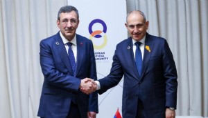 Ermenistan ile imzalar atıldı