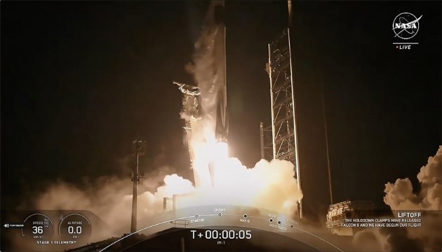 SpaceX, Ay'a iniş için