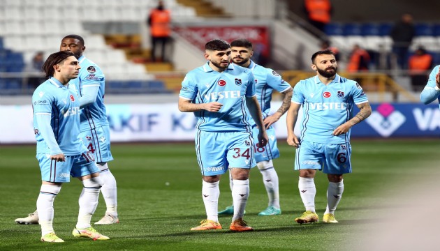 Trabzonspor'un durdurulamayan düşüşü... Şampiyonluk şarkılarından istifa seslerine