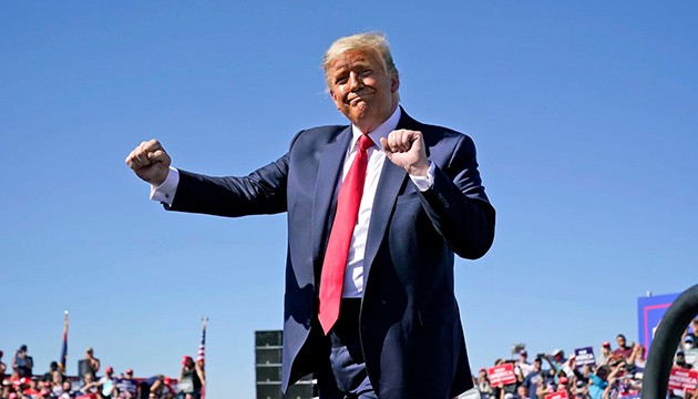 Trump fotoğrafını pasaportlara basacak
