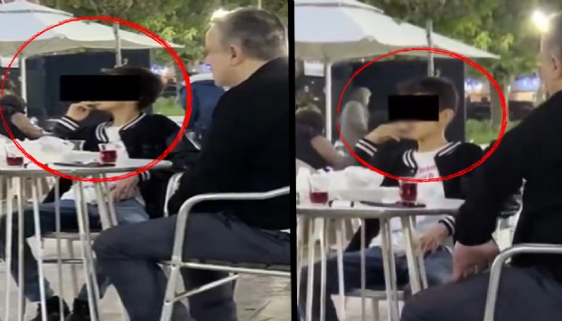 Ailesiyle oturan çocuğun sigara içtiği görüntüler gündem oldu