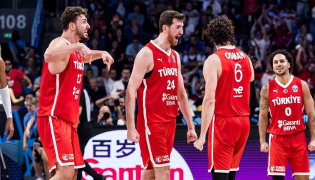 12 Dev Adam, şampiyonluk için sahada!