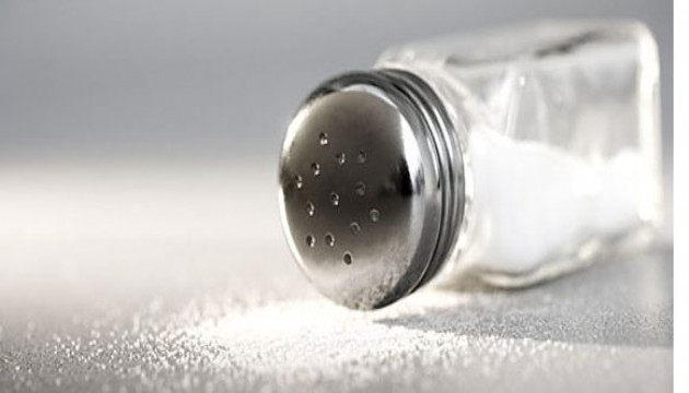 Uzmanı uyardı: 'Azıcık daha tuz' deyip geçmeyin: Vücudunuza verdiği zarar şaşırtıcı!