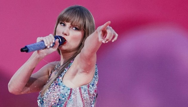 Dünyaca ünlü şarkıcı Taylor Swift nişanlandı