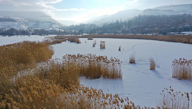 Üçkaya Gölü buz tuttu