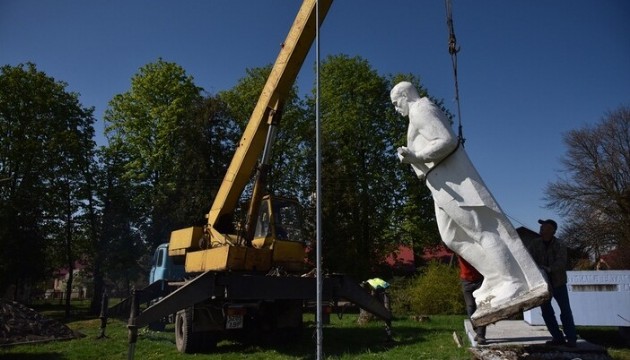 Ukrayna'daki Sovyet anıtları tarihe karışıyor