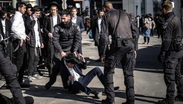 İsrail'deki Ultra Ortodoks Yahudiler, zorunlu askerlik karşıtı gösteri düzenledi