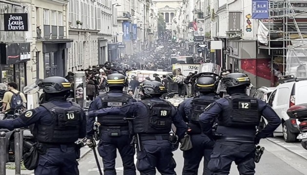 Macron karşıtı eylemlerde yüzlerce gözaltı