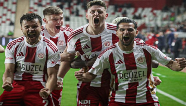 Antalyaspor son nefeste Samsunspor'u devirdi!