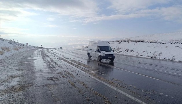 Çok sayıda ilde yollar kapandı