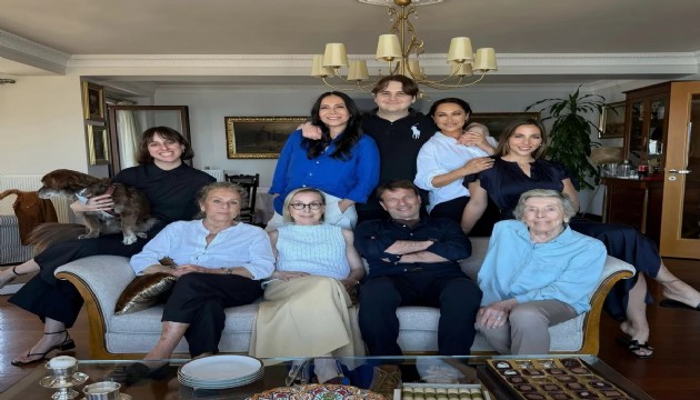 Hülya Avşar paylaştı! Eski eşlerle bayram ziyareti