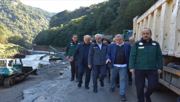 Bakanlar yol çalışması için sahada