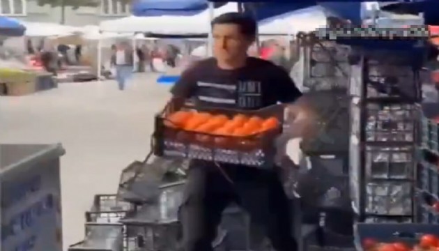 Ucuz malı çöpe döken pazarcıya rekor ceza!